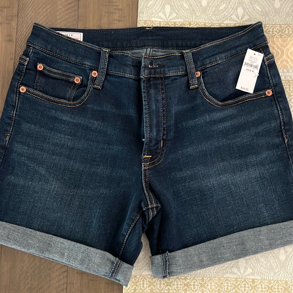 5" Girlfriend mid rise shorts